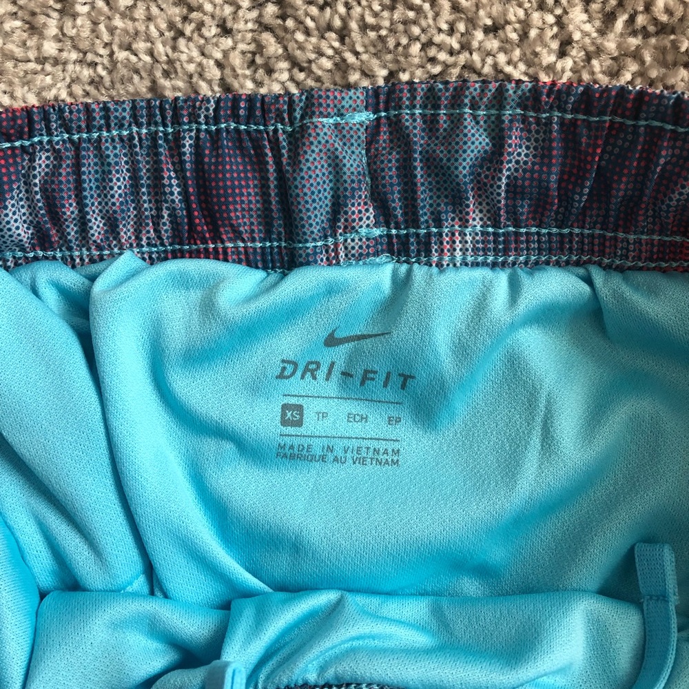 Nike running shorts - Picture 3 of 4